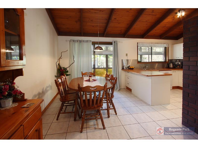 7 Topham Ct, Hillcrest QLD 4118