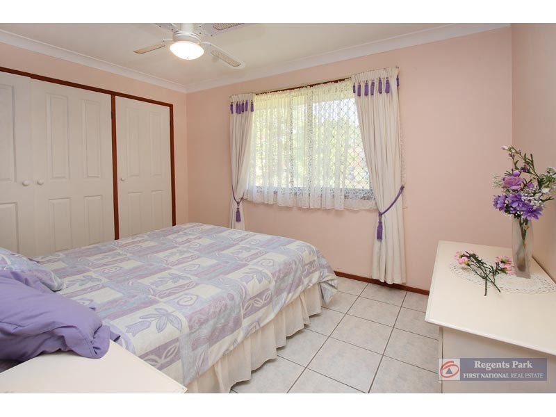 7 Topham Ct, Hillcrest QLD 4118