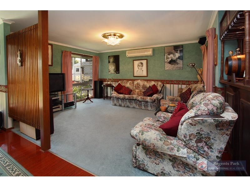 15 Pine Street, Hillcrest QLD 4118