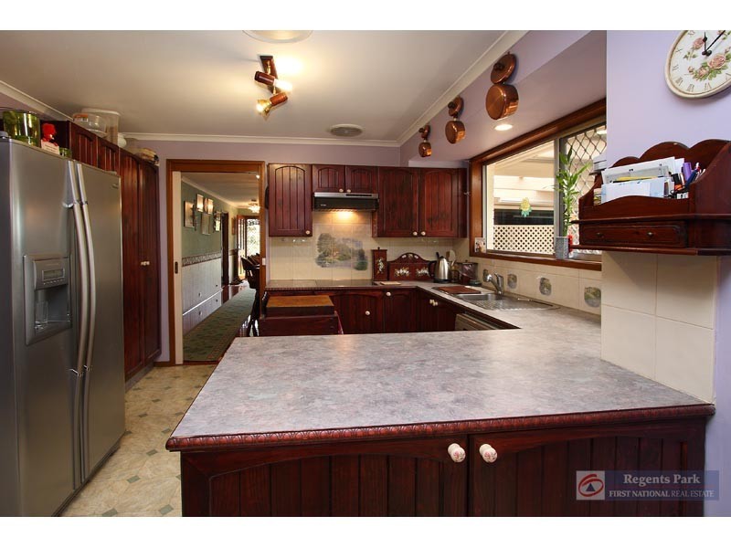 15 Pine Street, Hillcrest QLD 4118