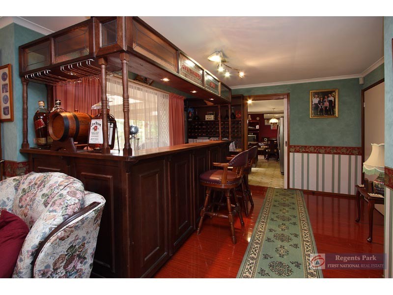 15 Pine Street, Hillcrest QLD 4118