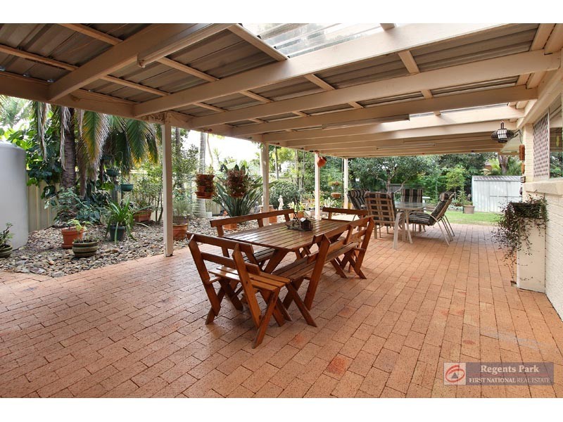 15 Pine Street, Hillcrest QLD 4118