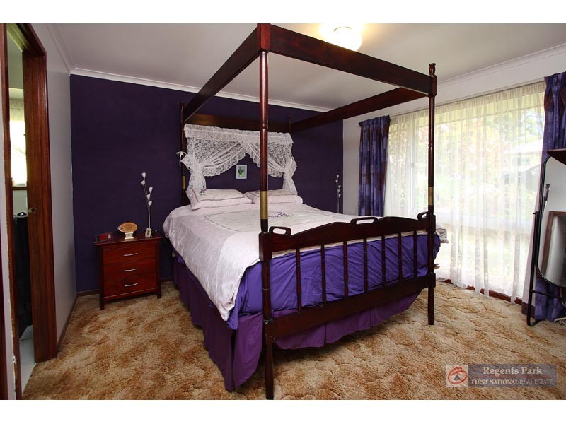 15 Pine Street, Hillcrest QLD 4118