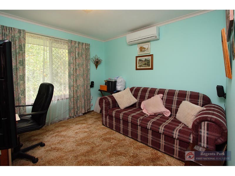 15 Pine Street, Hillcrest QLD 4118