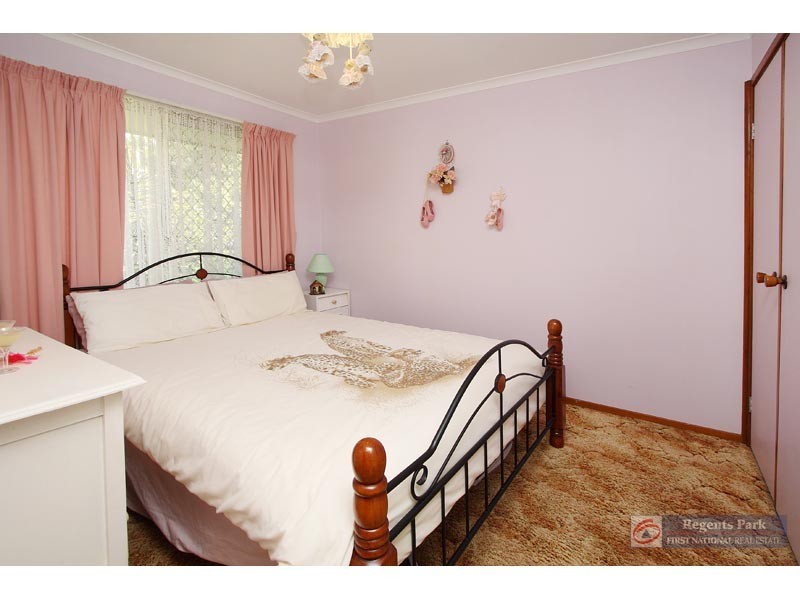 15 Pine Street, Hillcrest QLD 4118