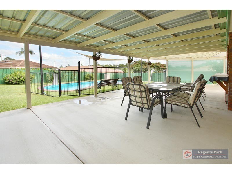 5 Ixora Ct, Regents Park QLD 4118