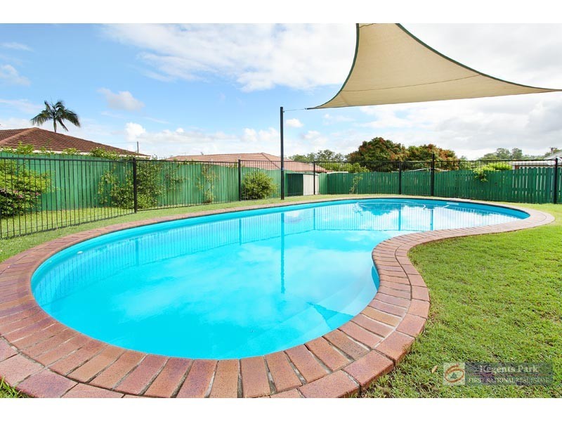 5 Ixora Ct, Regents Park QLD 4118