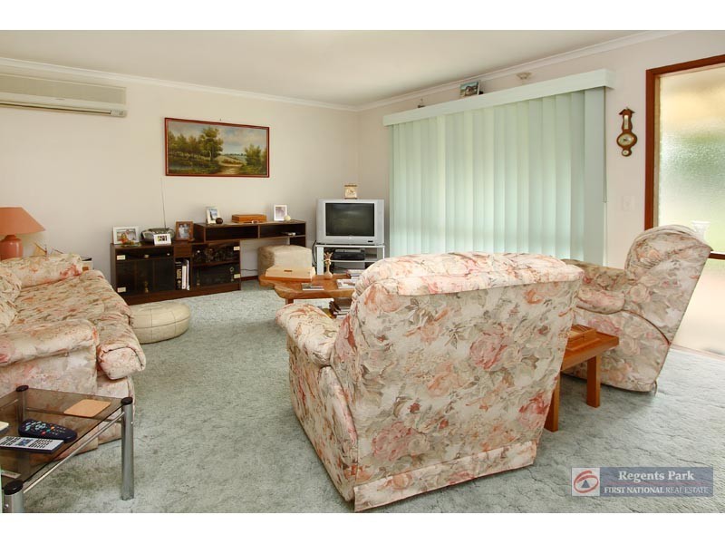 5 Ixora Ct, Regents Park QLD 4118