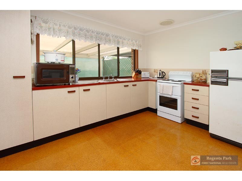 5 Ixora Ct, Regents Park QLD 4118