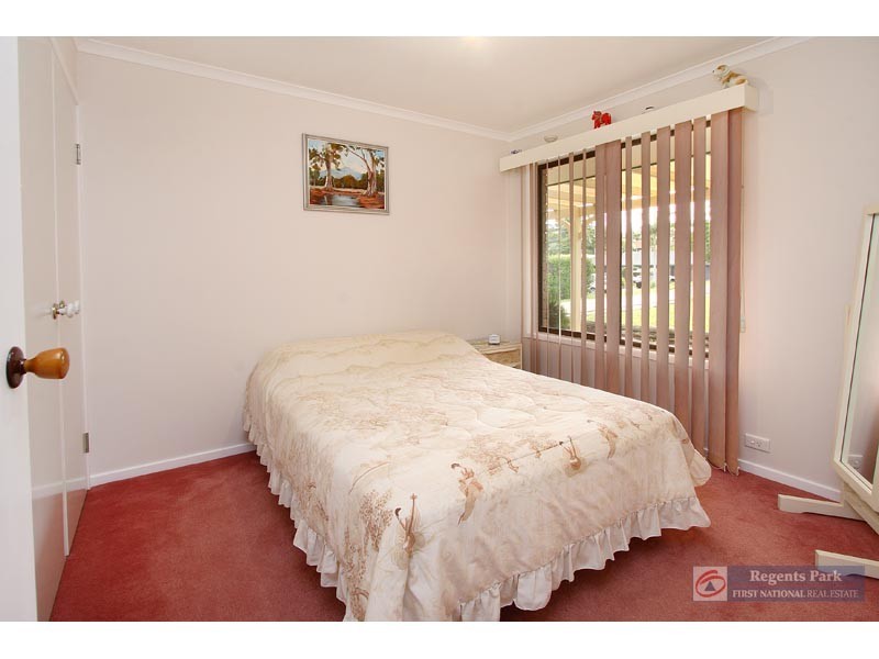 5 Ixora Ct, Regents Park QLD 4118