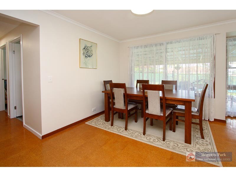 5 Ixora Ct, Regents Park QLD 4118
