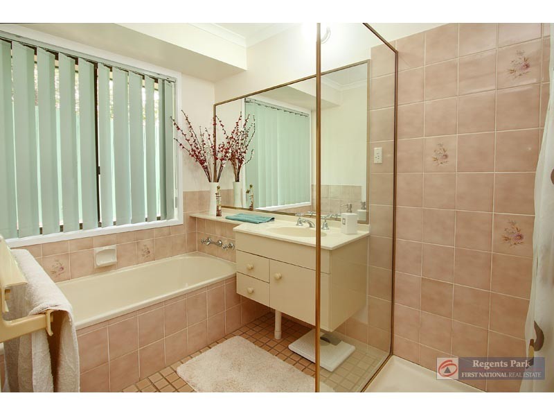 5 Ixora Ct, Regents Park QLD 4118