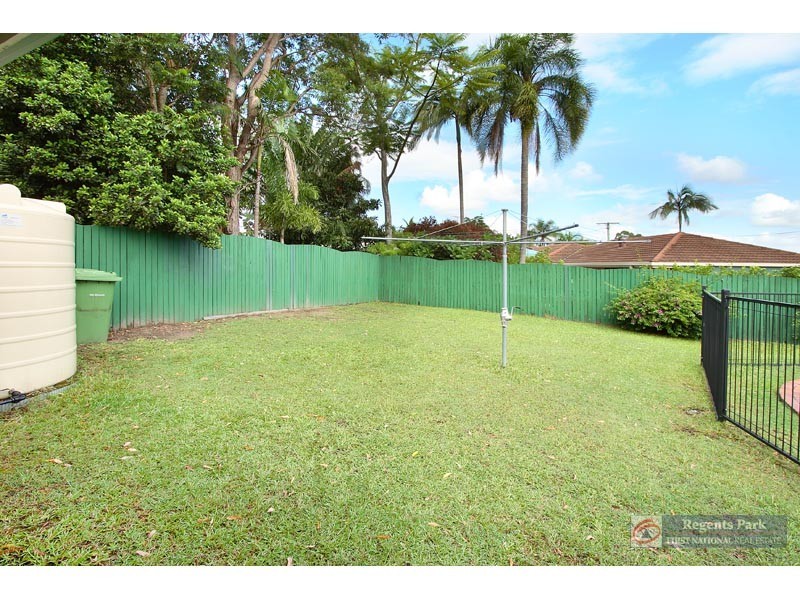 5 Ixora Ct, Regents Park QLD 4118