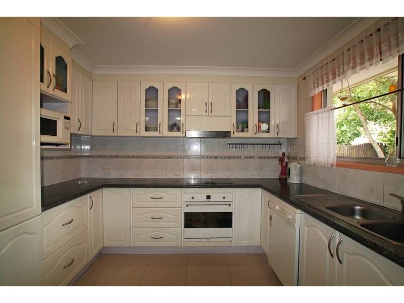 72 Peveral Street, Hillcrest QLD 4118