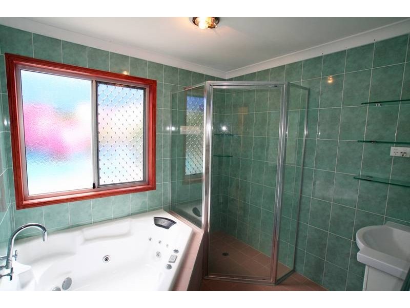72 Peveral Street, Hillcrest QLD 4118
