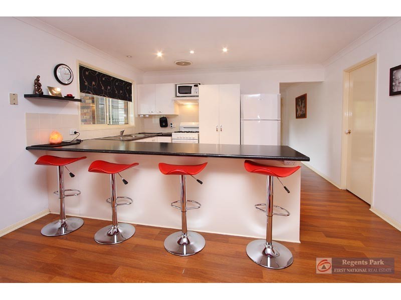 2 Jewel Ct, Regents Park QLD 4118