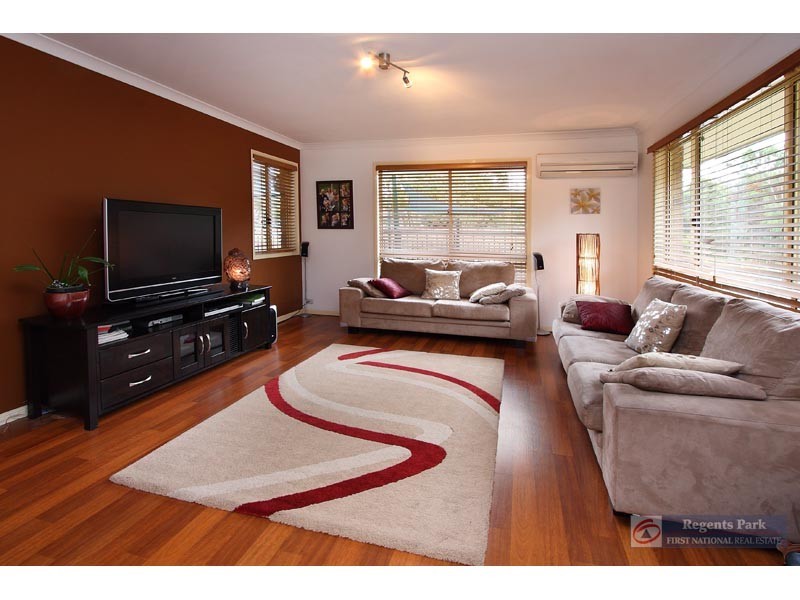 2 Jewel Ct, Regents Park QLD 4118