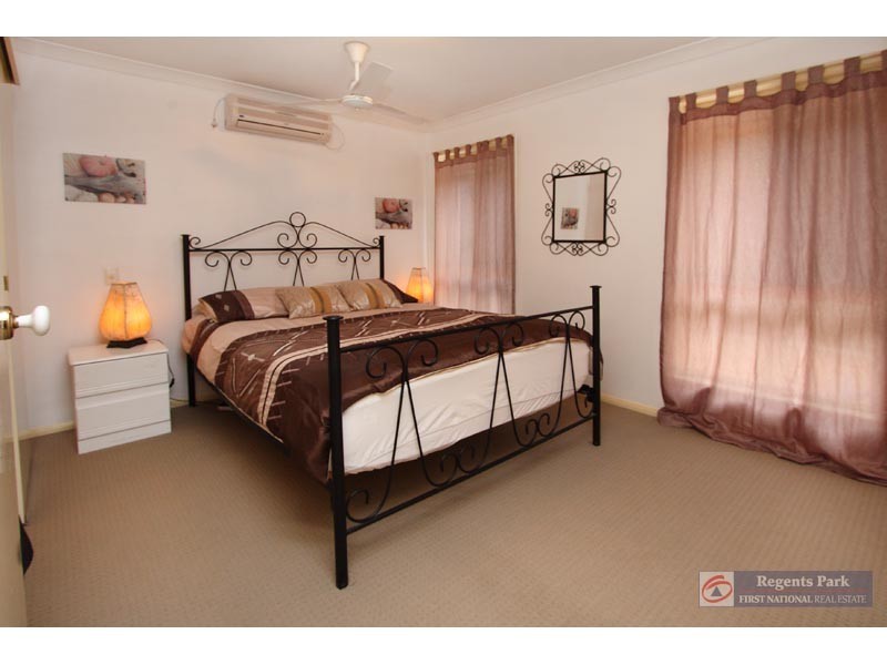 2 Jewel Ct, Regents Park QLD 4118