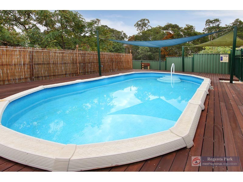 2 Jewel Ct, Regents Park QLD 4118