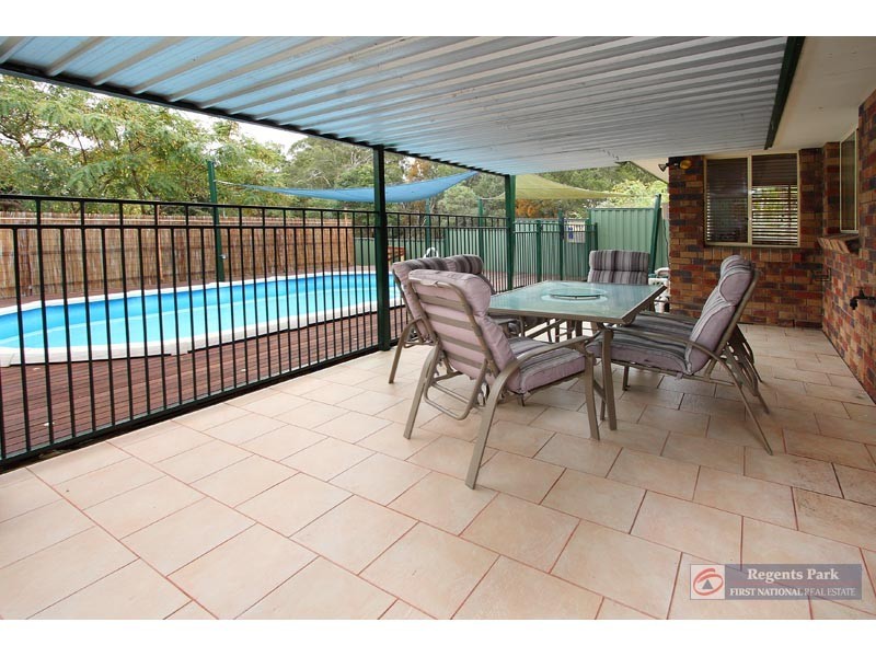 2 Jewel Ct, Regents Park QLD 4118