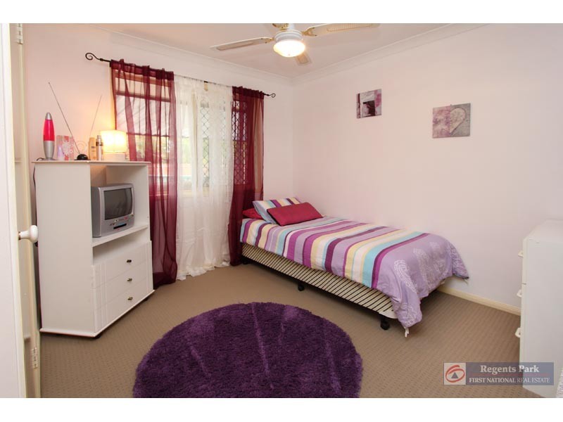 2 Jewel Ct, Regents Park QLD 4118