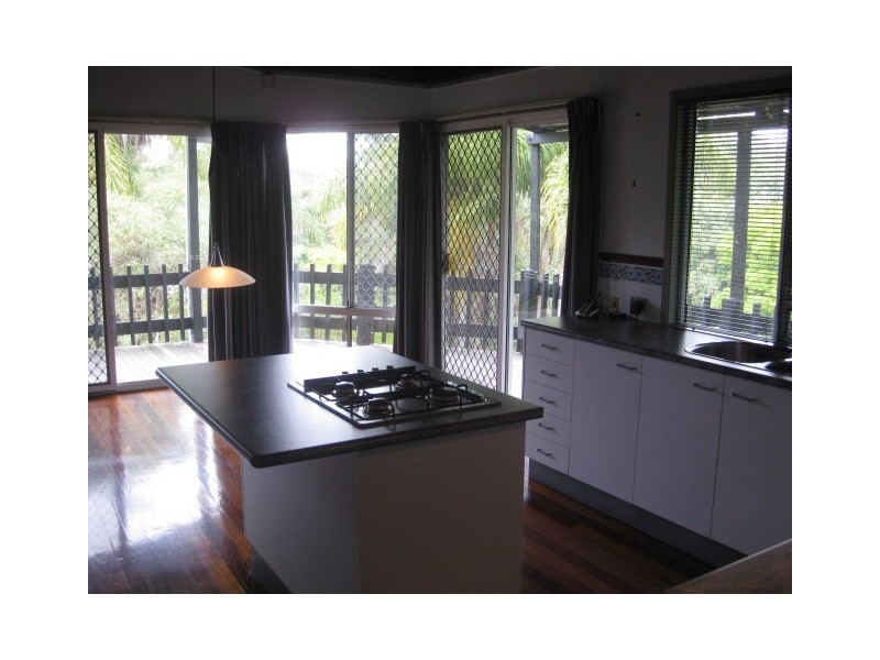7 Castile Cres, Edens Landing QLD 4207