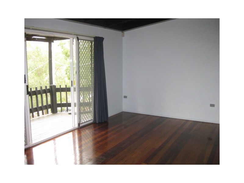 7 Castile Cres, Edens Landing QLD 4207