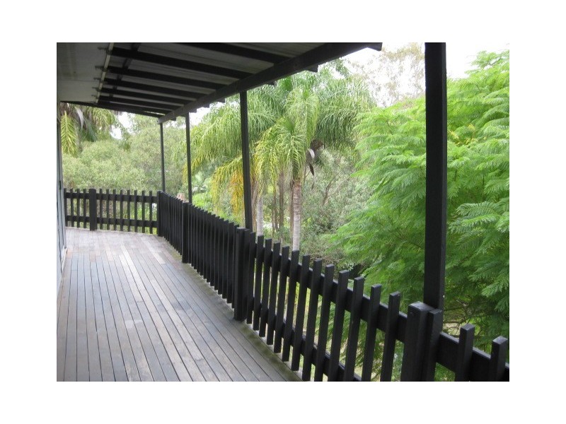 7 Castile Cres, Edens Landing QLD 4207