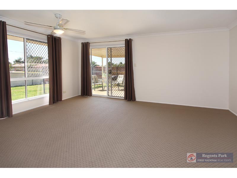 2 Iberis Ct, Regents Park QLD 4118