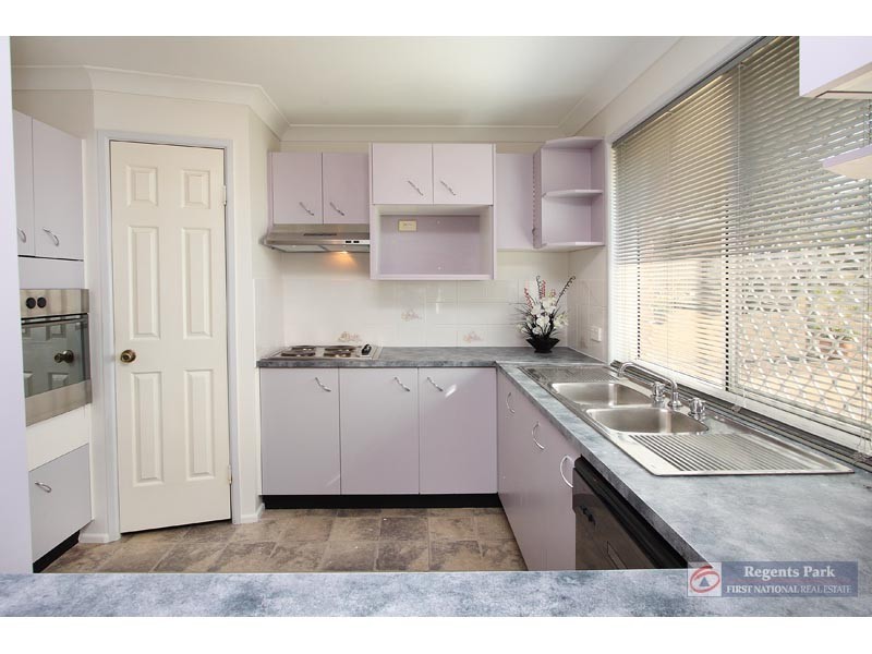 2 Iberis Ct, Regents Park QLD 4118