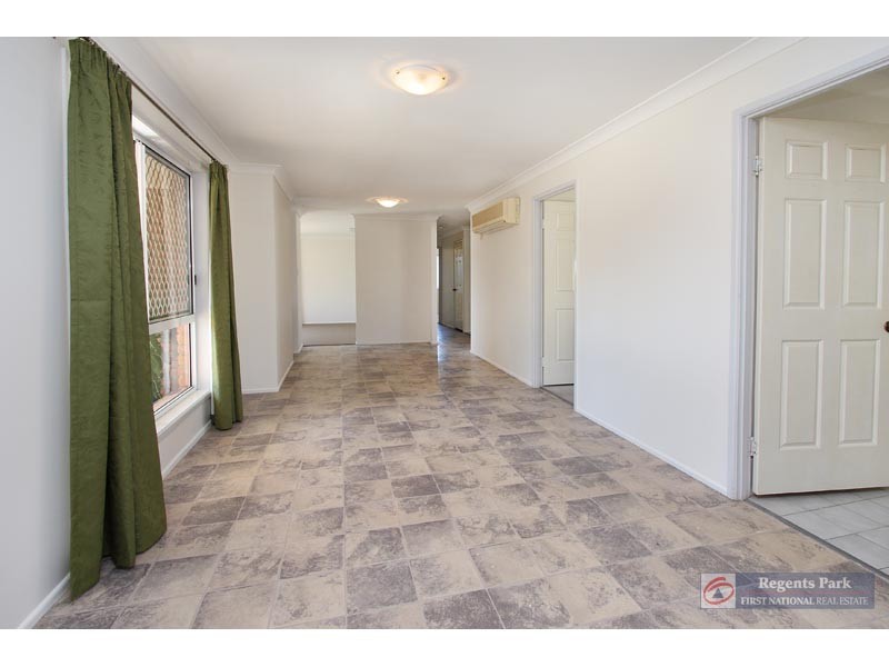 2 Iberis Ct, Regents Park QLD 4118