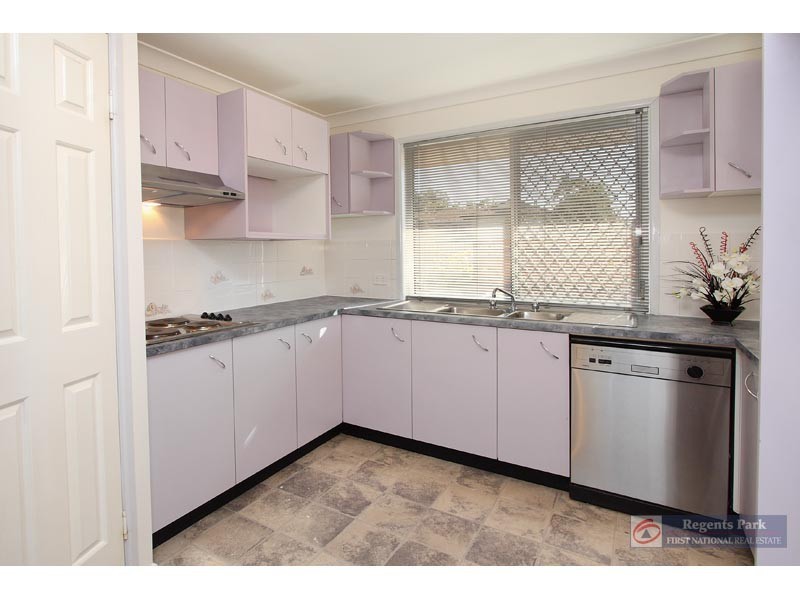 2 Iberis Ct, Regents Park QLD 4118