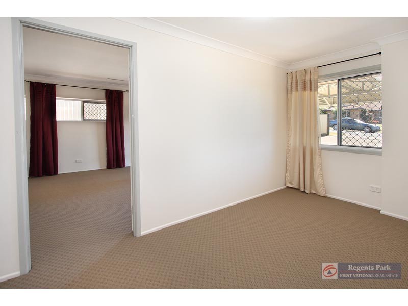 2 Iberis Ct, Regents Park QLD 4118