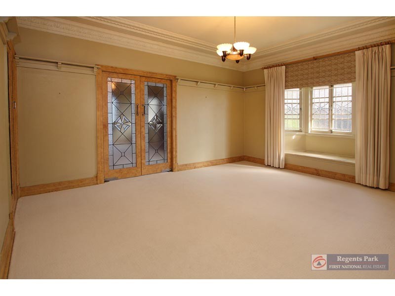 1024 Logan Road, Holland Park West QLD 4121