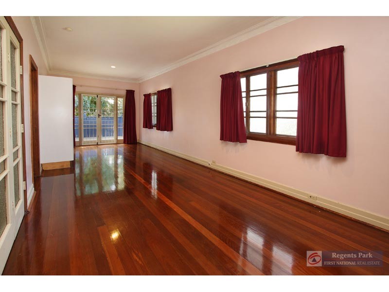 1024 Logan Road, Holland Park West QLD 4121