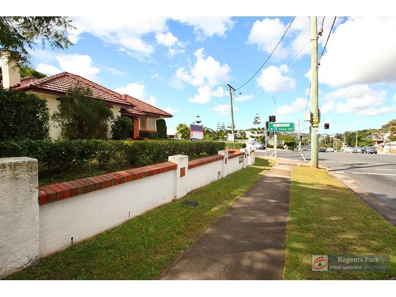 1024 Logan Road, Holland Park West QLD 4121