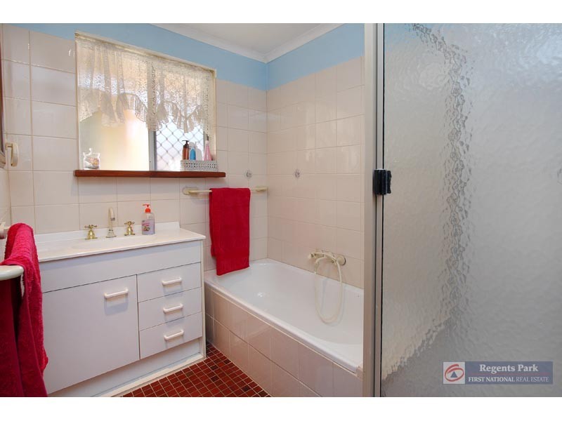 22 Estramina Road, Regents Park QLD 4118