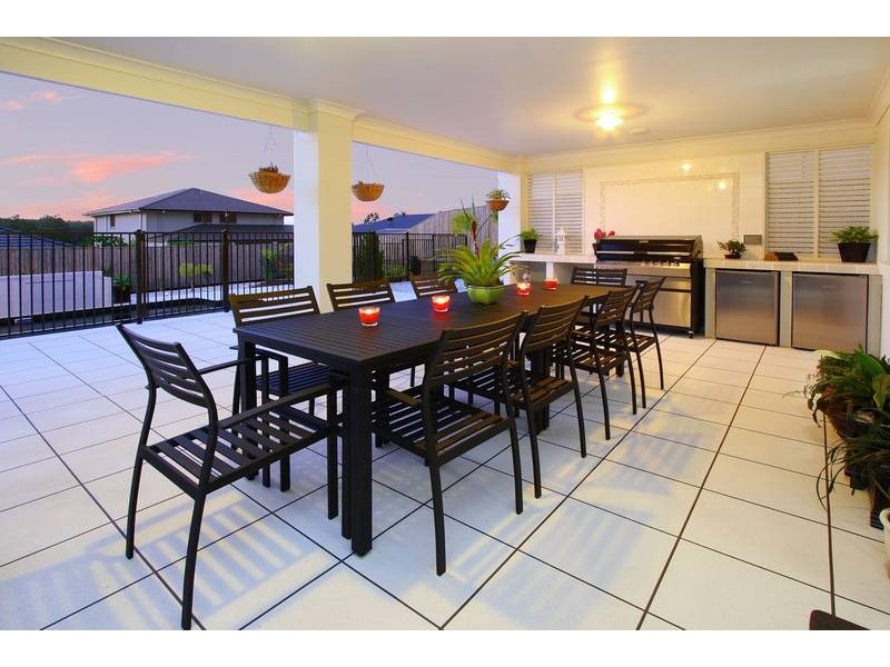 39 Hallow Crescent, Augustine Heights QLD 4300