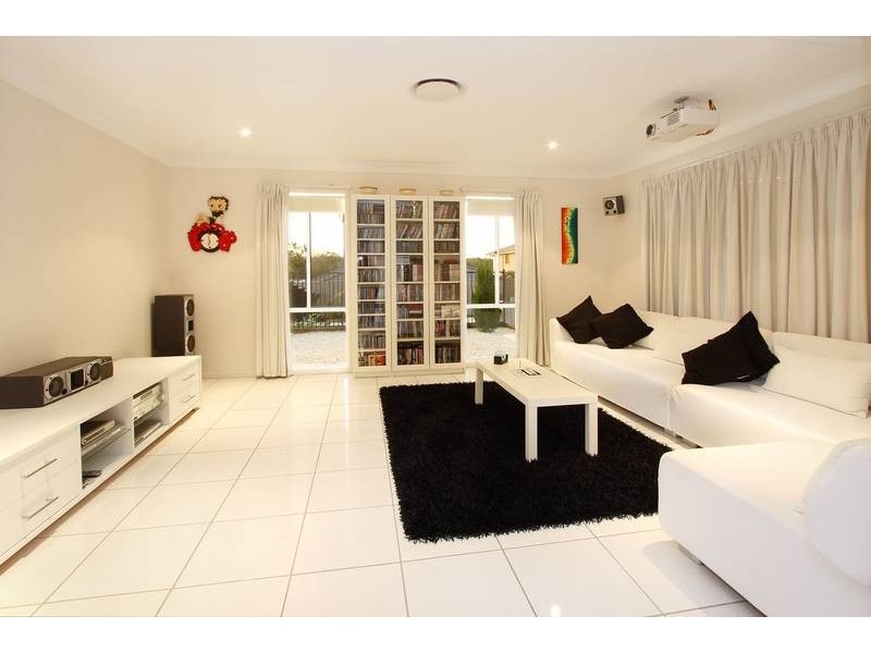 39 Hallow Crescent, Augustine Heights QLD 4300