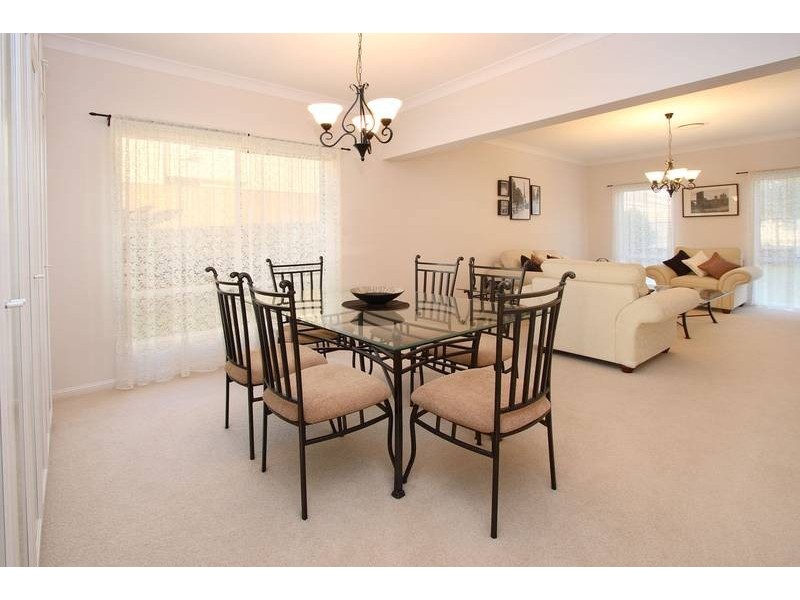 39 Hallow Crescent, Augustine Heights QLD 4300