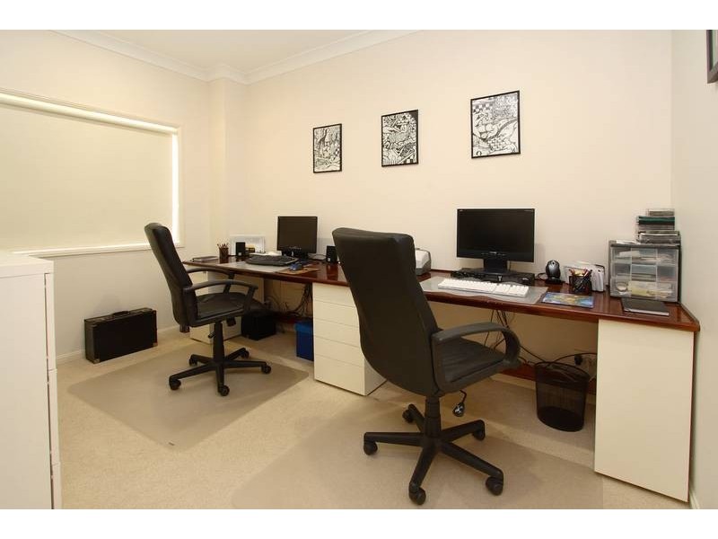 39 Hallow Crescent, Augustine Heights QLD 4300