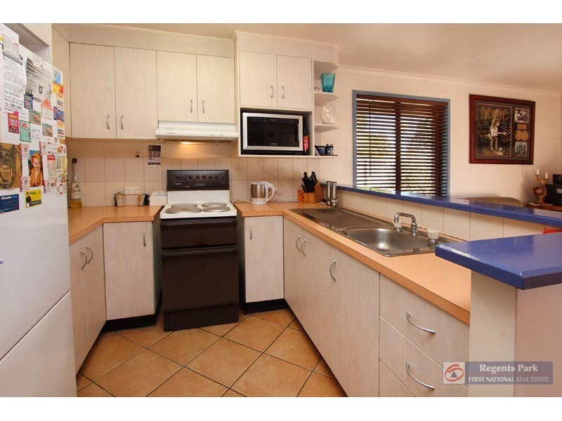 15 Beaufortia Ct, Regents Park QLD 4118