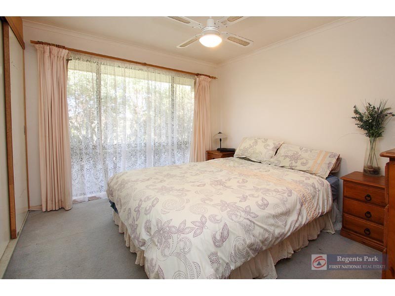 15 Beaufortia Ct, Regents Park QLD 4118