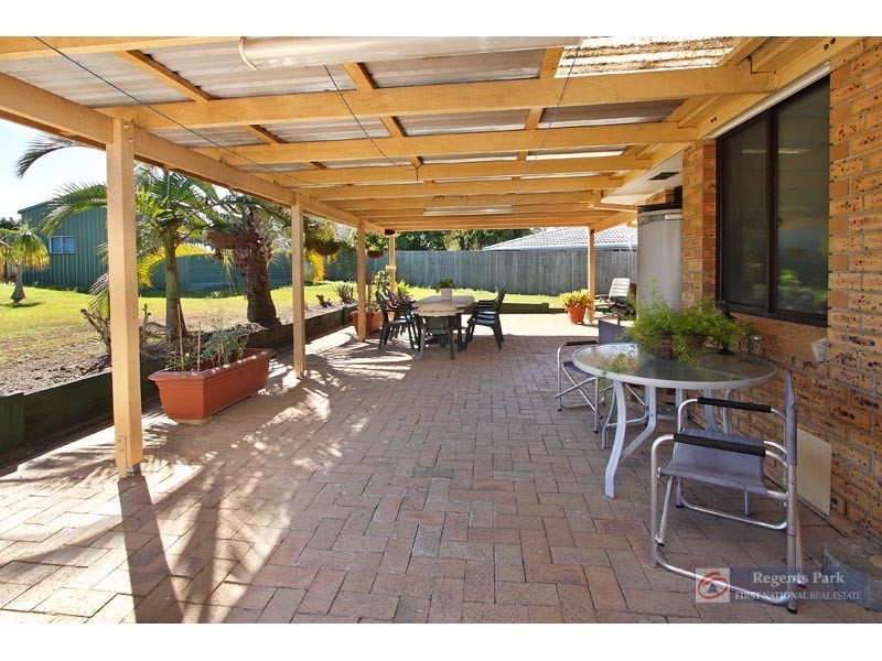 15 Beaufortia Ct, Regents Park QLD 4118