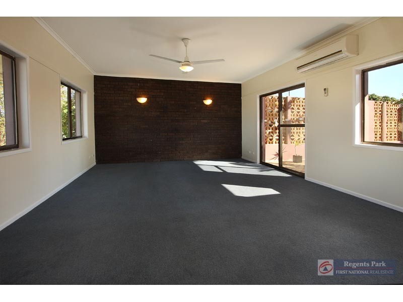 25 Bywater St, Hillcrest QLD 4118