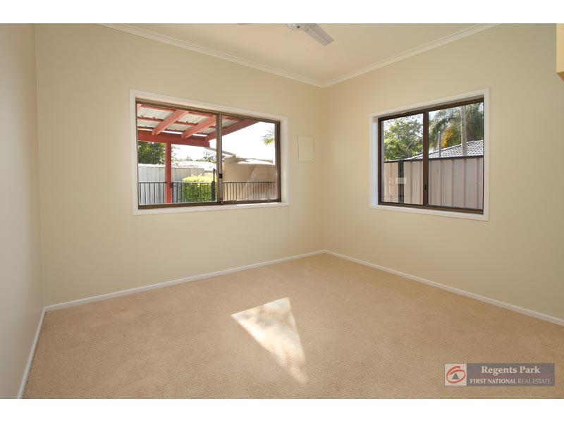 25 Bywater St, Hillcrest QLD 4118