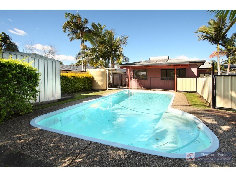 25 Bywater St, Hillcrest QLD 4118