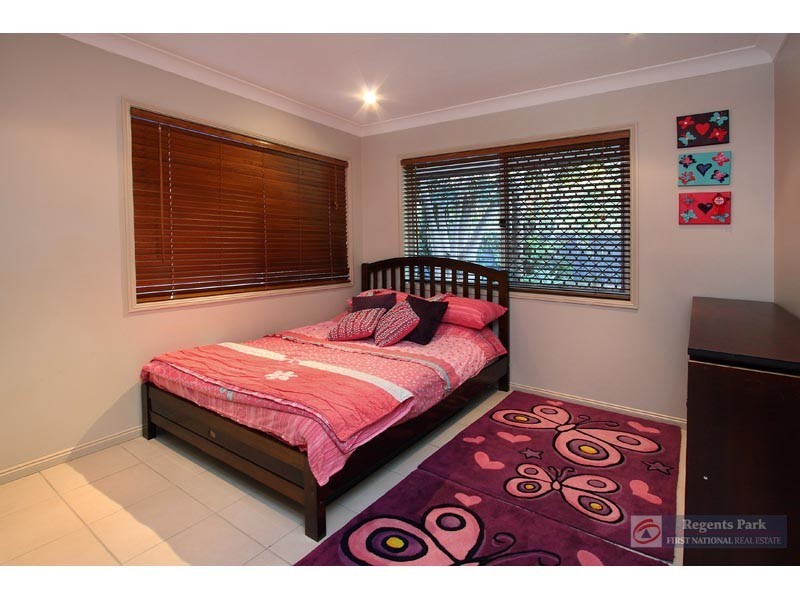 Regents Park QLD 4118