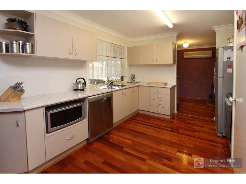 16 Thistle Street, Regents Park QLD 4118