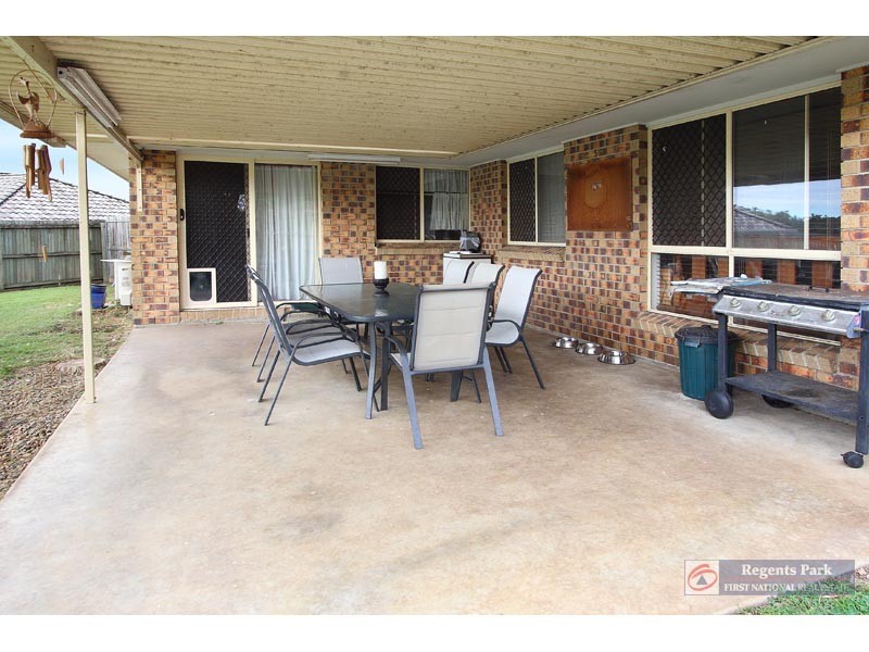 16 Thistle Street, Regents Park QLD 4118